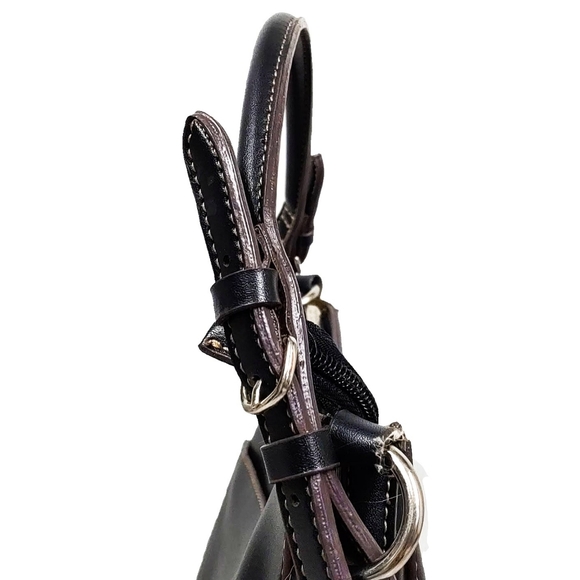 Mondani New York One Adjustable Strap Shoulder Bag - Picture 4 of 9